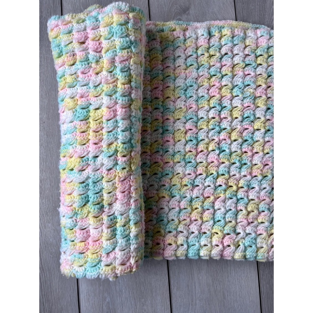 Vintage pastel crochet kids baby blanket - Picture 5 of 5